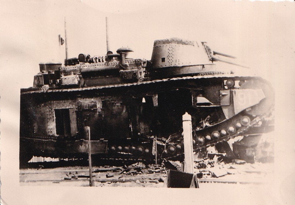 Zeldzame !WO2 Foto – Vernietigde Franse Zware Tank Mei 1940, Ophalen of Verzenden, Nederland, Foto of Poster