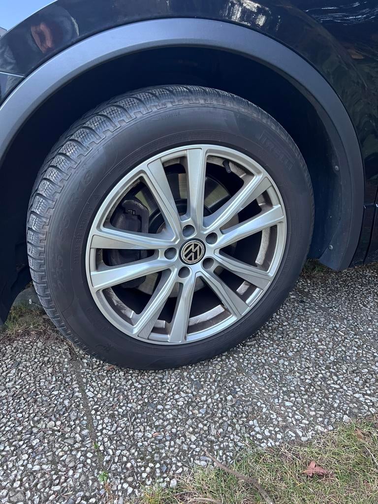 Volkswagen Sebring velgen 18 inch Pirelli winterbanden, Auto-onderdelen, Banden en Velgen, Ophalen, 18 inch, Banden en Velgen