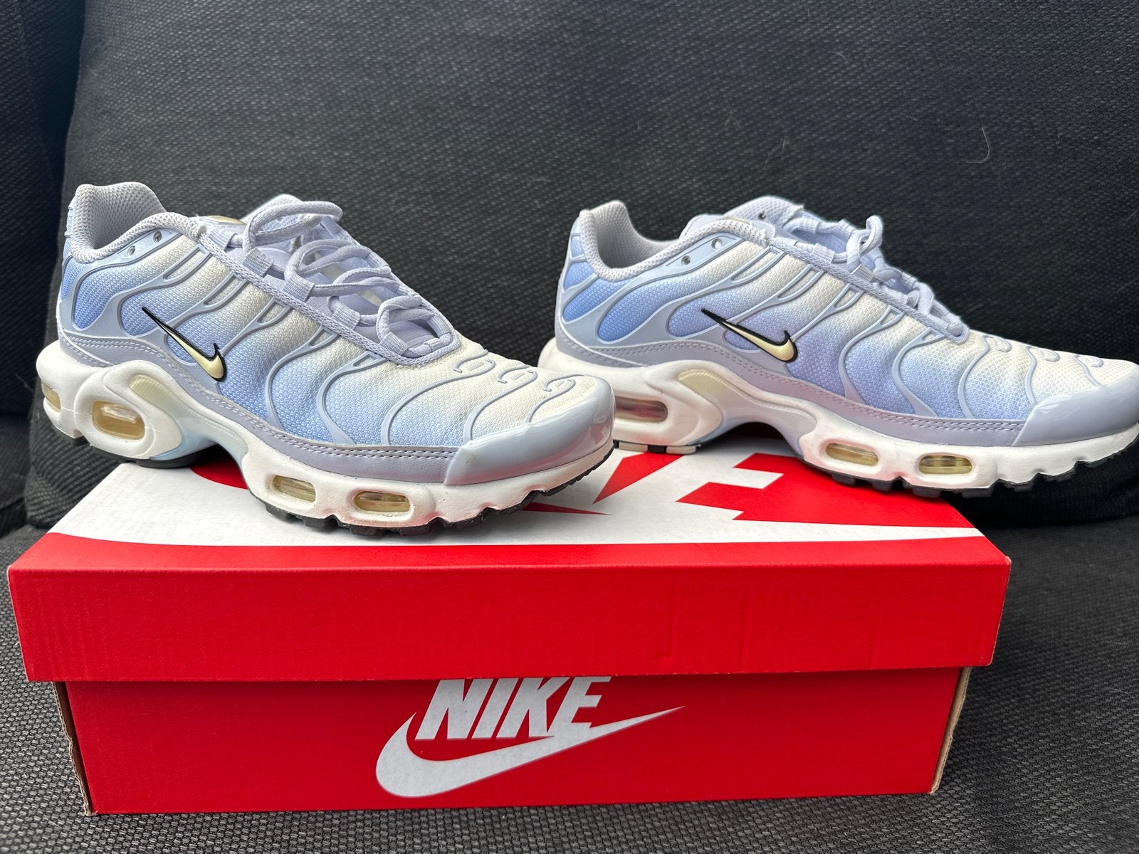Nike Air Max Plus TN - Lichtblauw/Wit - Maat 37.5, Kleding | Dames, Ophalen of Verzenden, Zo goed als nieuw, Blauw, Sneakers of Gympen