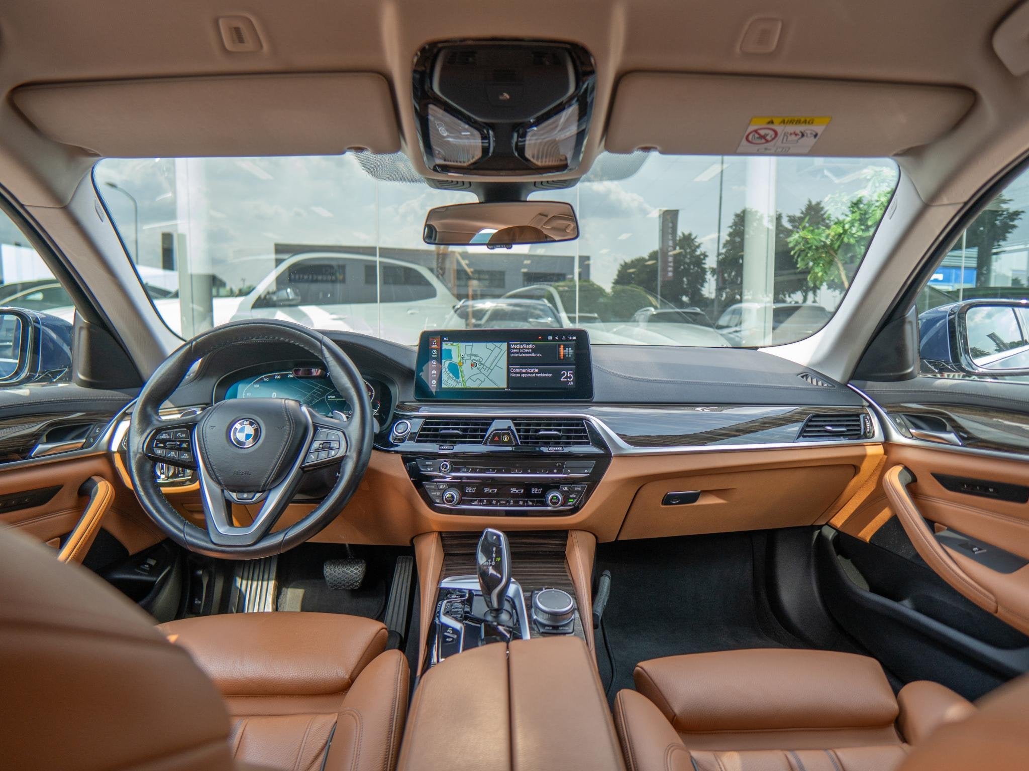 BMW 5-serie Touring 520i High Executive | Elc trekhaak | 360, Auto's, Automaat, Gebruikt, Euro 6, 4 cilinders