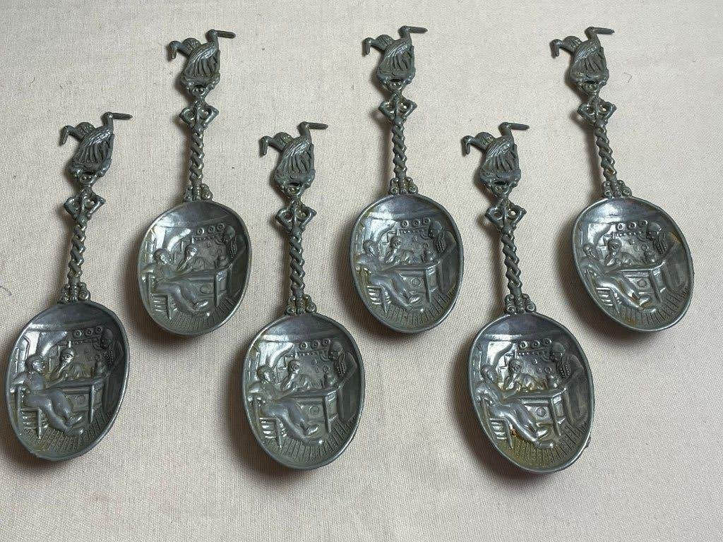 6 tinnen decoratielepels met ooievaar/kraanvogel Volendam, Ophalen of Verzenden