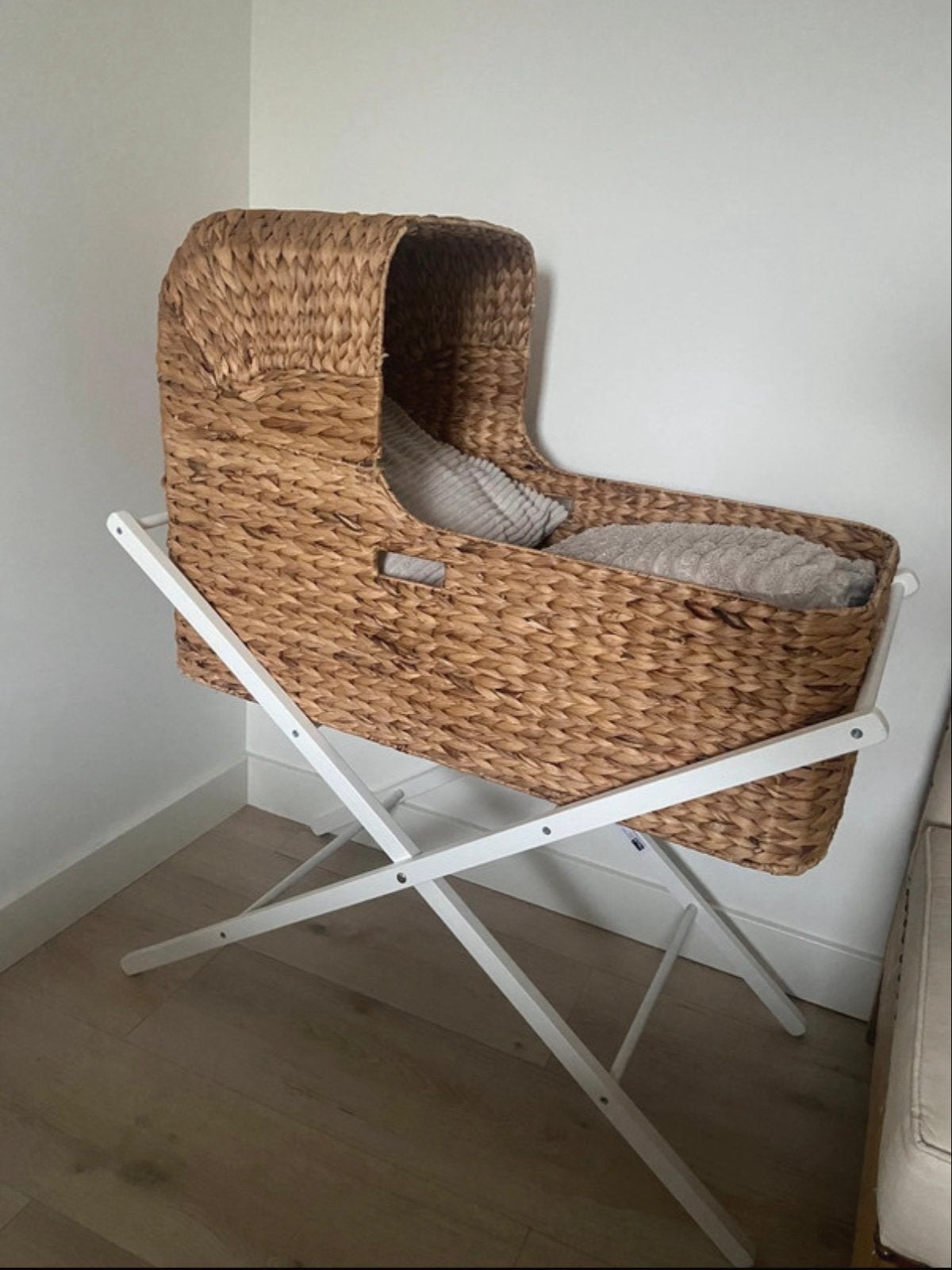 Rotan baby ledikant met inklapbaar onderstel en matras, Ophalen, Zo goed als nieuw, Wieg