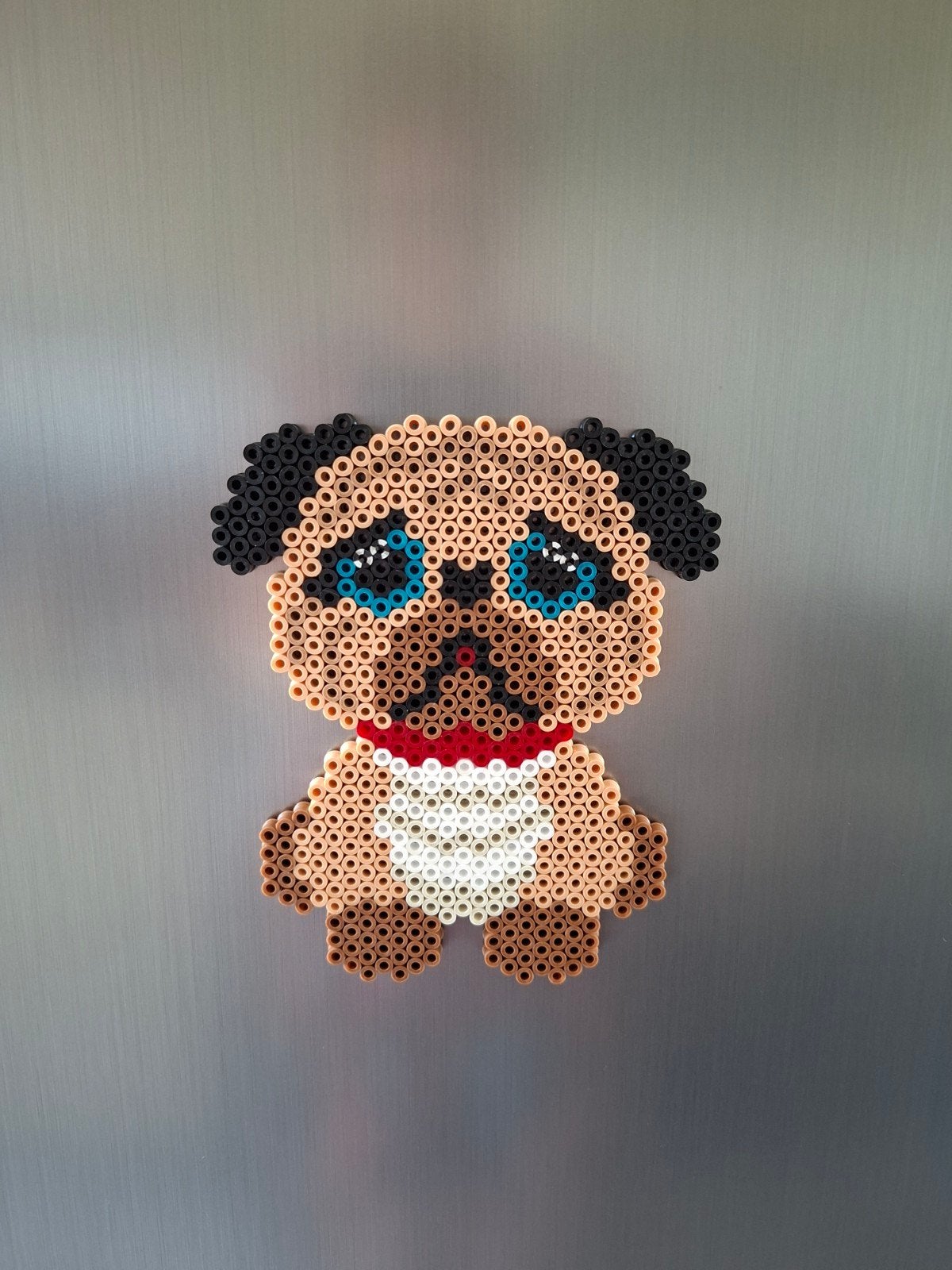 Handmade - strijkkralenmagneet - mopshond, Ophalen of Verzenden, Nieuw