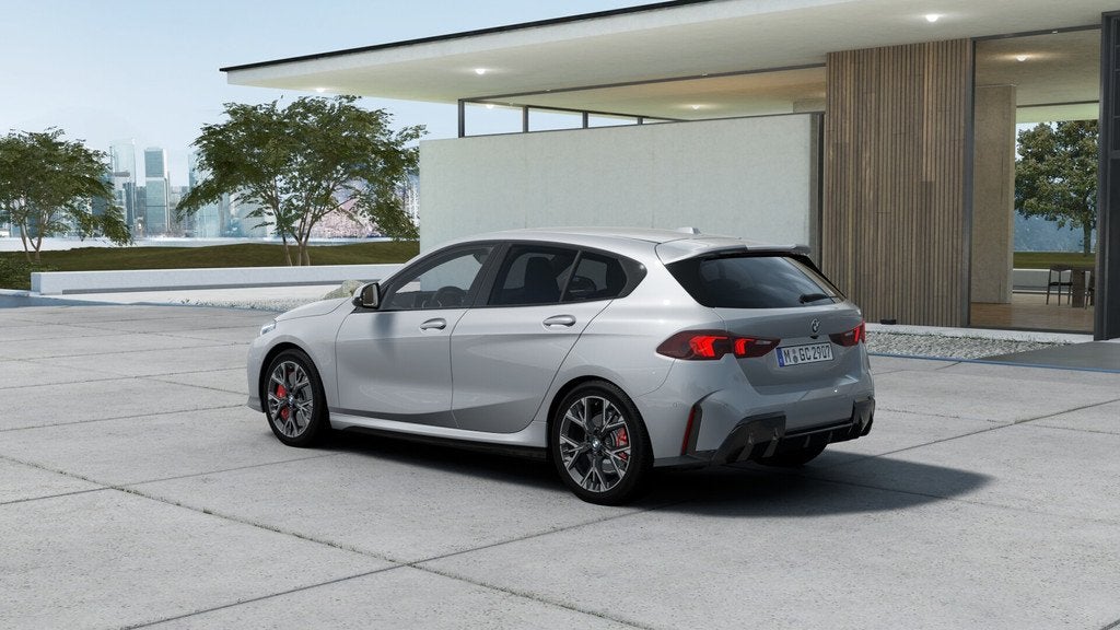 BMW 1 Serie 120 M Sport Automaat / Sportstoelen / Achteruitr, Zwart, 156 pk, Bedrijf, 3 cilinders