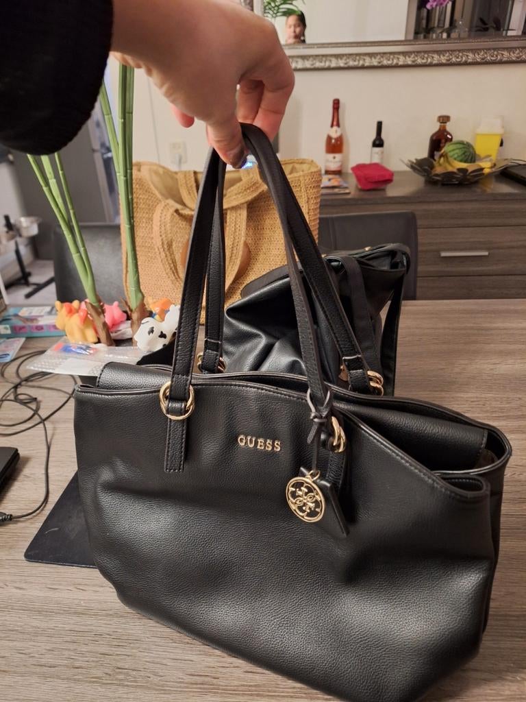 Guess schoudertas / sling bag (zwart), Ophalen of Verzenden, Zwart, Schoudertasje