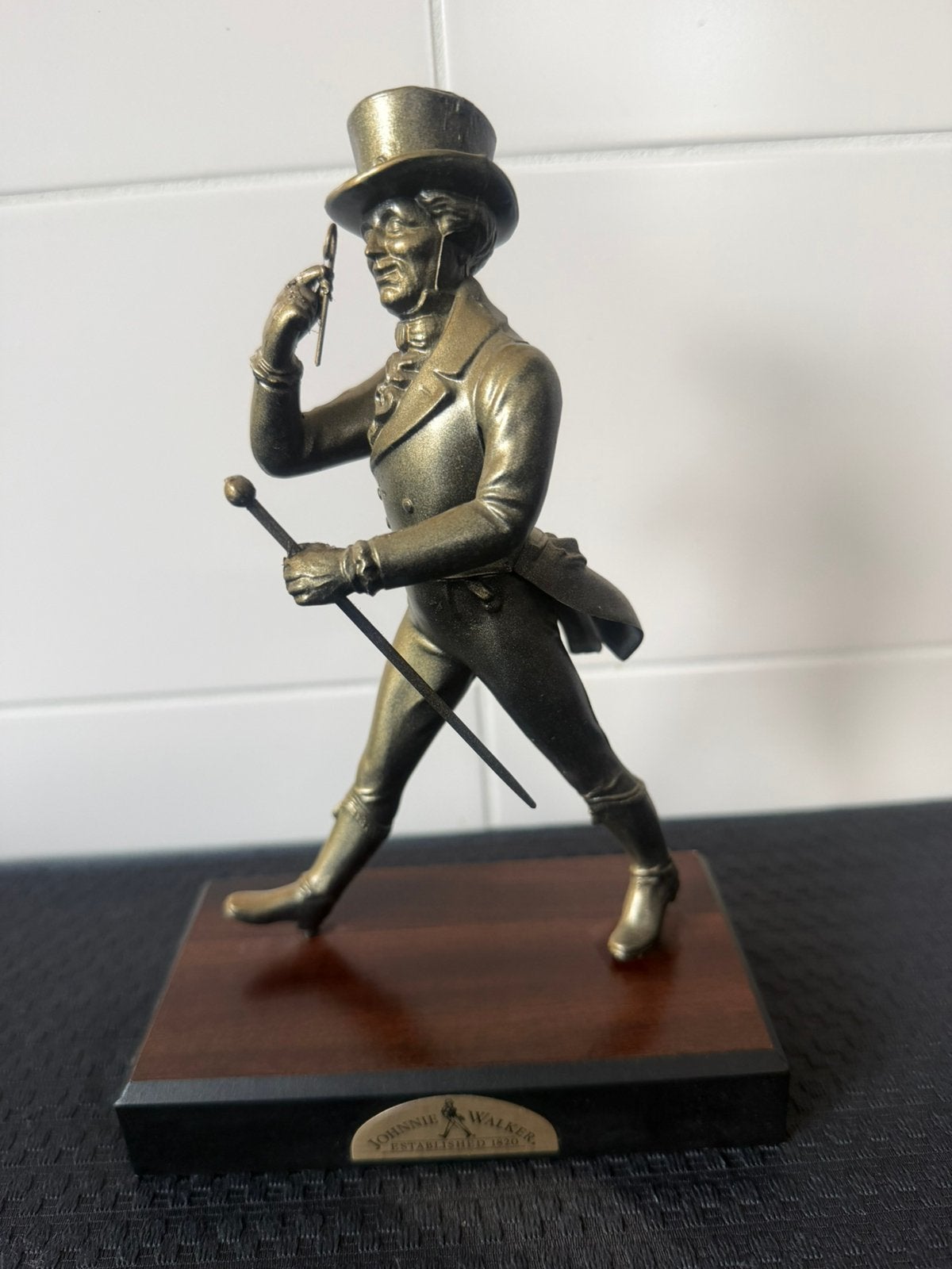 Johnnie walker poppetje  brons / goudkleurig 22cm., Ophalen of Verzenden, Zo goed als nieuw, Overige typen