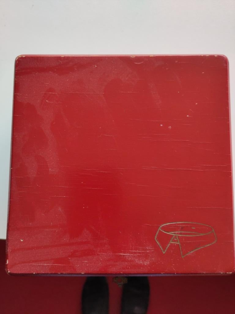 Rood houten doosje met kraag opdruk boordendoos, Ophalen of Verzenden