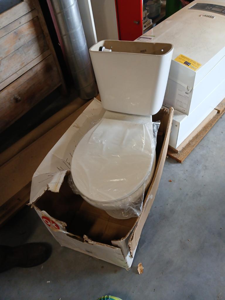 Staande wc, compleet, Doe-het-zelf en Verbouw, Ophalen, Nieuw, Toilet
