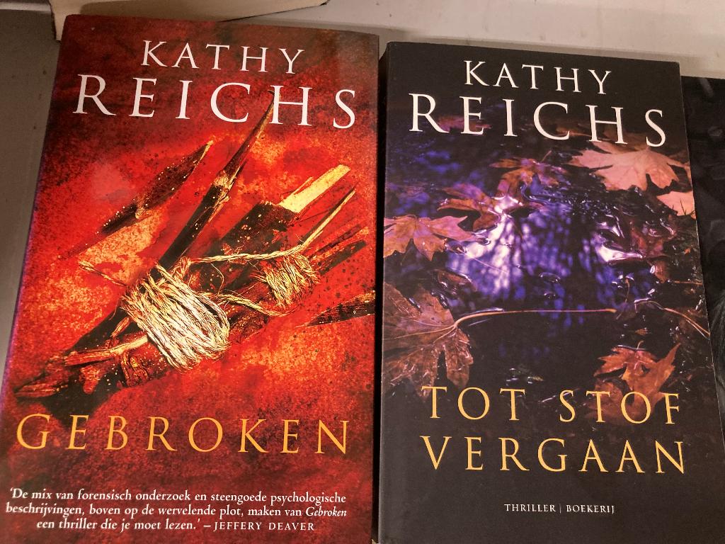 T.K. nog 4 boeken van Kathy Reichs Zie actuele lijst, Ophalen of Verzenden, Gelezen, Kathy Reichs, Wereld overig