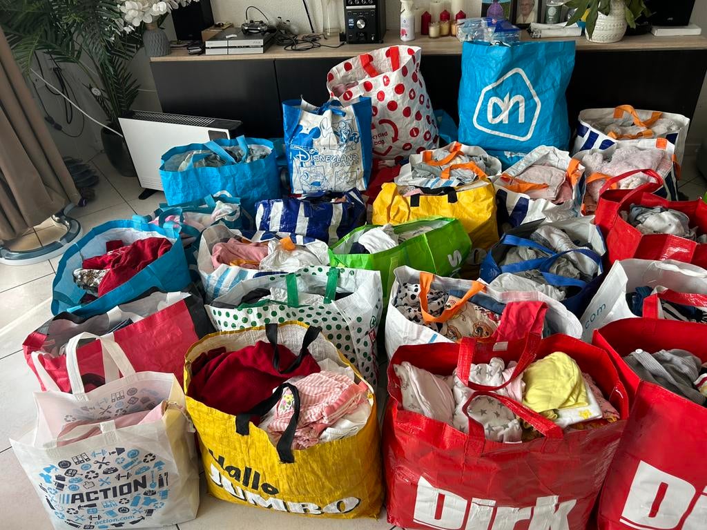 68 tassen met babykleding tot maat104  pr € 500vast, Kinderen en Baby's, Babykleding | Overige, Ophalen, Zo goed als nieuw, Jongetje of Meisje