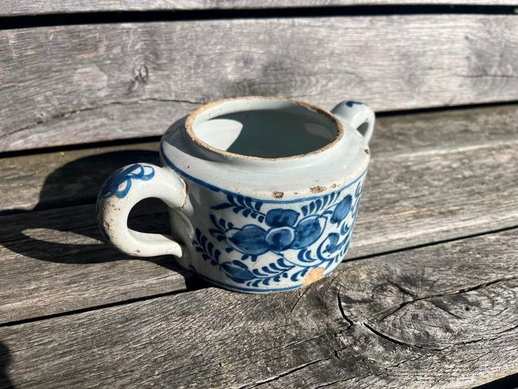 Bodemvondst Faience blauw-wit botervloot boter potje Delft?, Ophalen of Verzenden