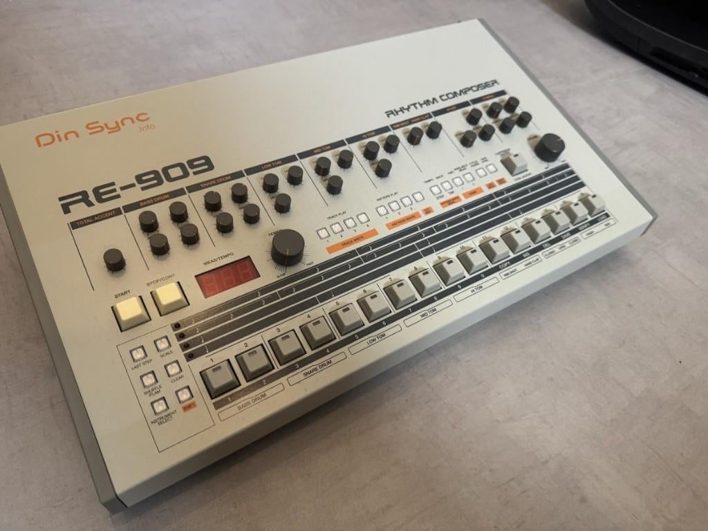 RE-909 / TR-909, Ophalen of Verzenden, Zo goed als nieuw, Roland