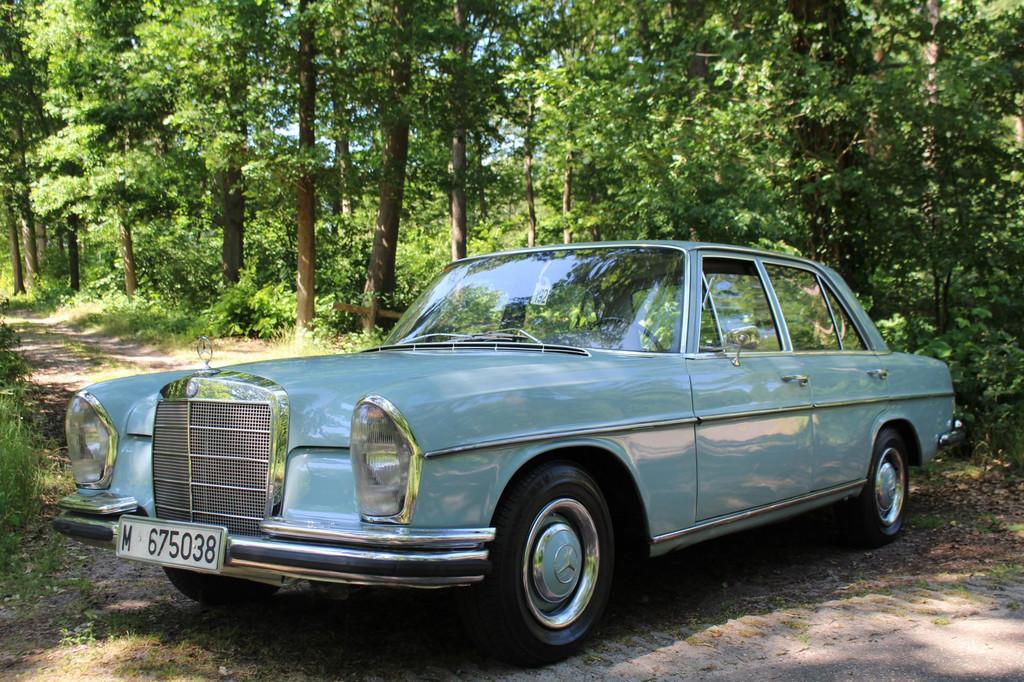 Mercedes-Benz 250SE W108 SERVO Limousine 6 cilinder NETTE AU, Auto's, 2500 cc, Stof, Zwart, Overige carrosserieën