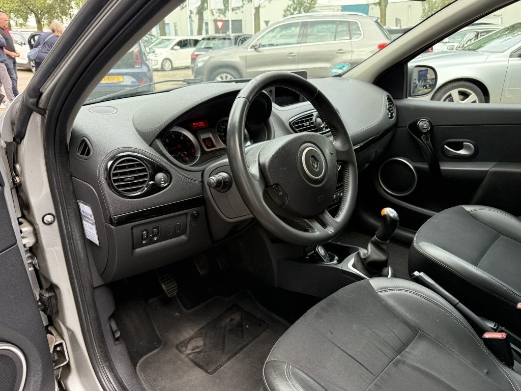 Renault Clio Estate 1.5 dCi Night & Day (bj 2012), Euro 5, Gebruikt, 4 cilinders, Origineel Nederlands