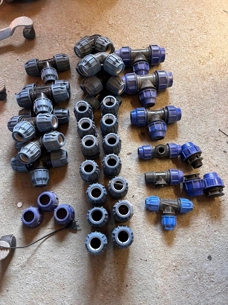 Diverse koppelingen 40 mm Kiwa en wavin, Ophalen, Overige materialen, Overige typen, 20 tot 40 mm