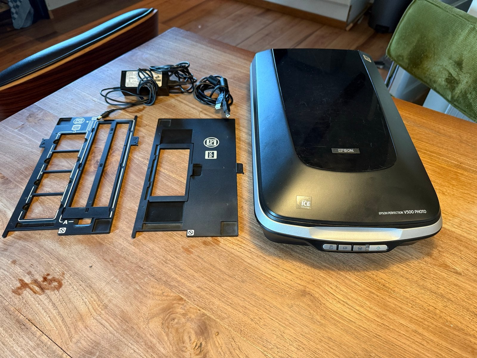 Epson Perfection V500 Photo Scanner - negatievenscanner, Ophalen of Verzenden, Gebruikt, Flatbedscanner, MacOS