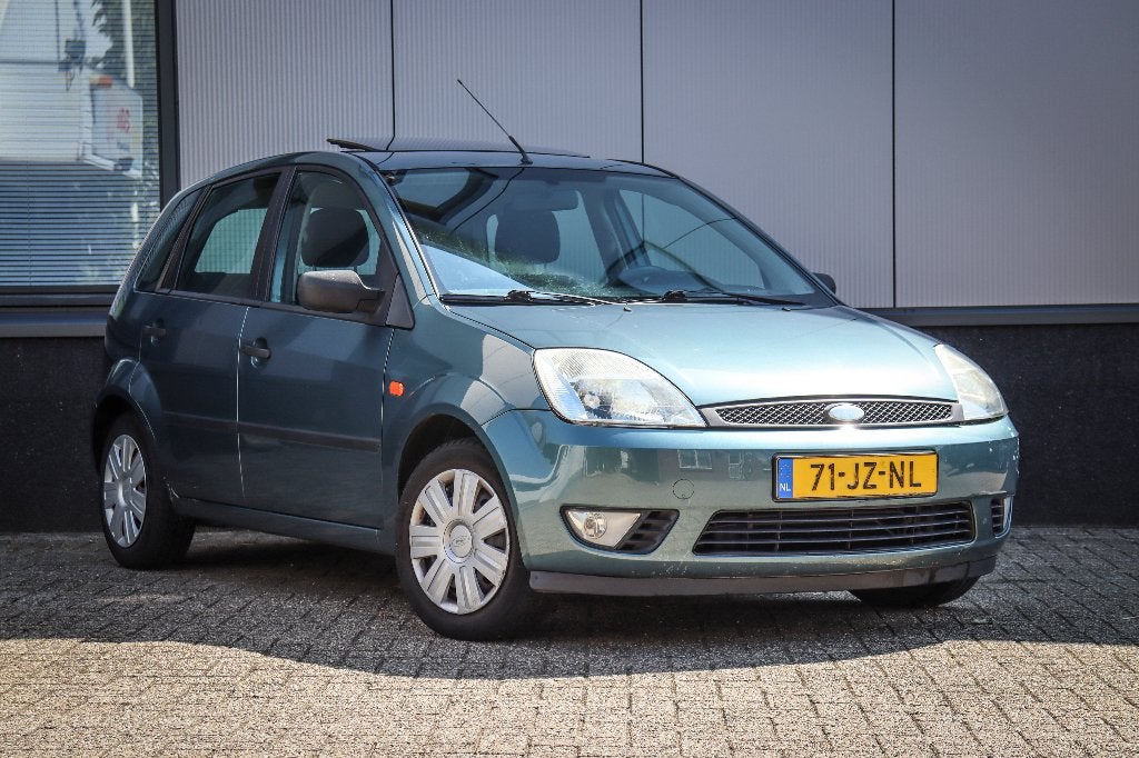 Ford Fiësta 1.6 16V met apk, Voorwielaandrijving, 1596 cc, Zwart, 4 cilinders