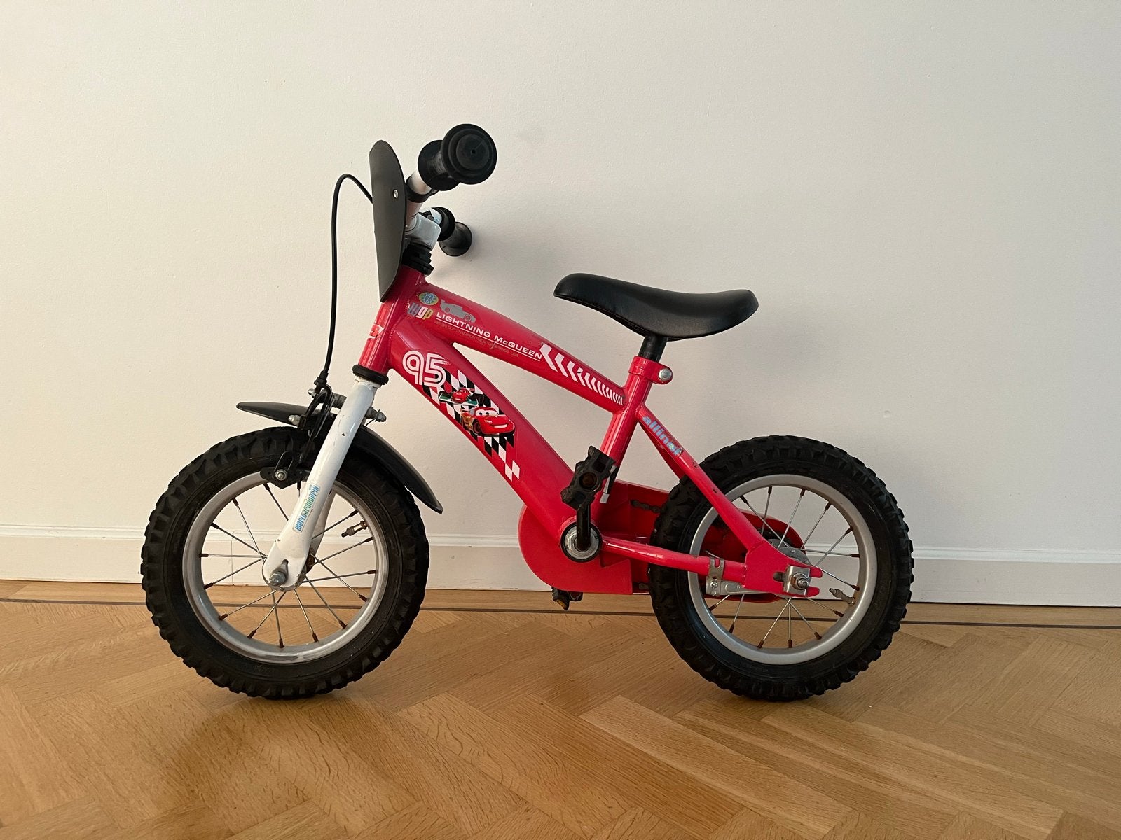 Kinderfiets Lightning McQueen 12 inch, Fietsen en Brommers, Fietsen | Kinderfietsjes, Zo goed als nieuw, Minder dan 16 inch, Terugtraprem