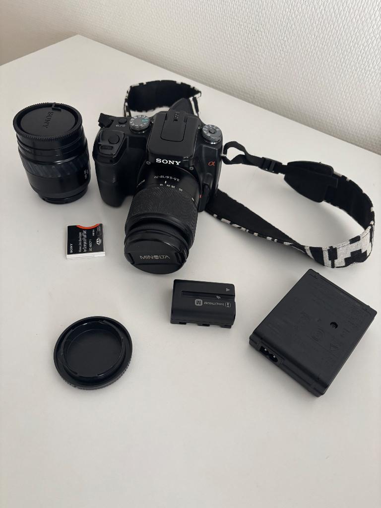 Sony Alpha A100 DSLR set + 2 lenzen + accu + oplader, Gebruikt, Spiegelreflex, Ophalen of Verzenden, Sony