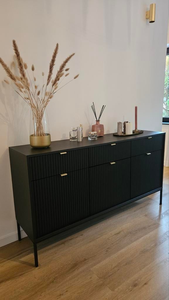 NOVA en NAVIL dressoir en nachtkastjes - Zwart met goud, 150 tot 200 cm, Zo goed als nieuw, Modern, Luxe, 25 tot 50 cm