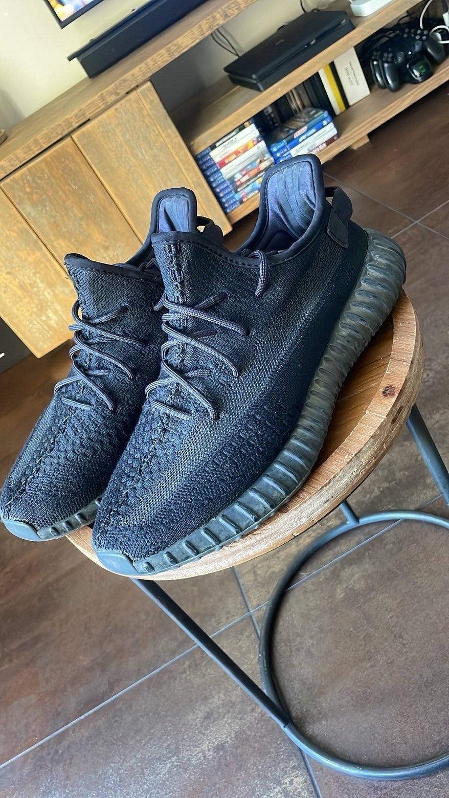 Yeezy 350 Sneakers Maat 43 met Originele Doos, Kleding | Heren, Ophalen of Verzenden, Gedragen, Zwart, Sneakers of Gympen