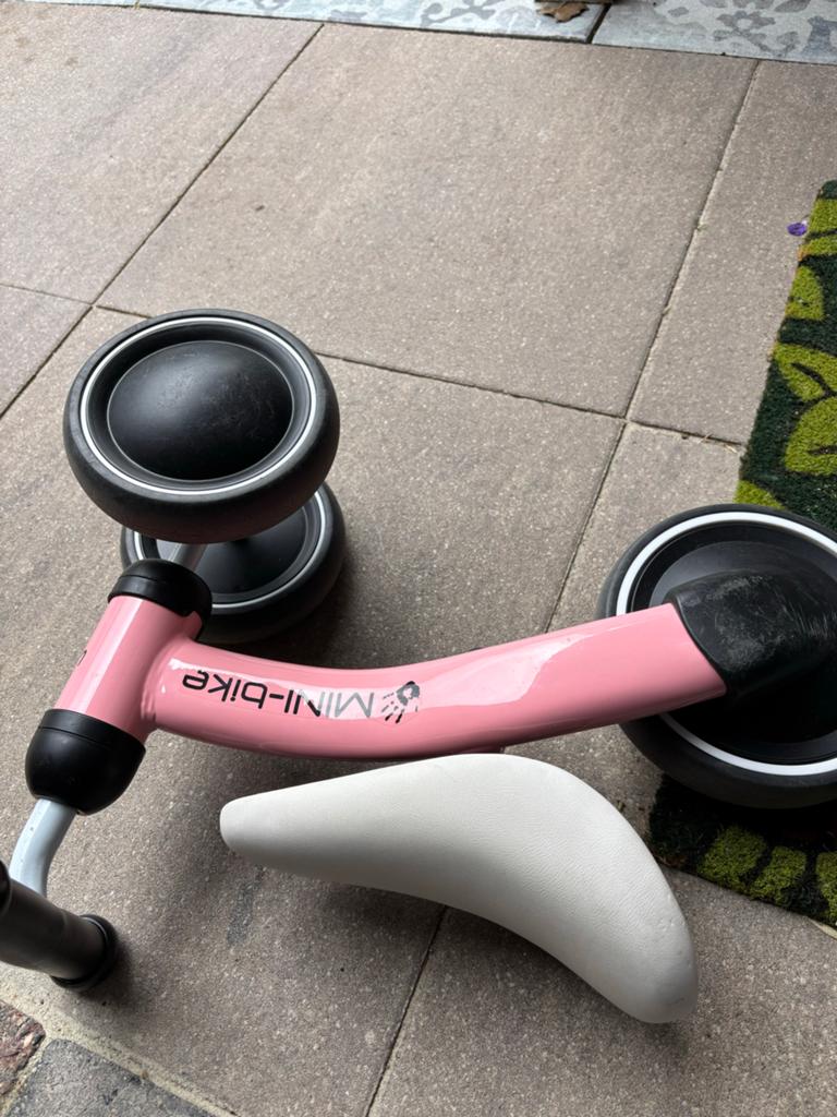 Roze Mini-bike Loopfiets voor Peuters - Luddy, Ophalen, Gebruikt, Loopfiets