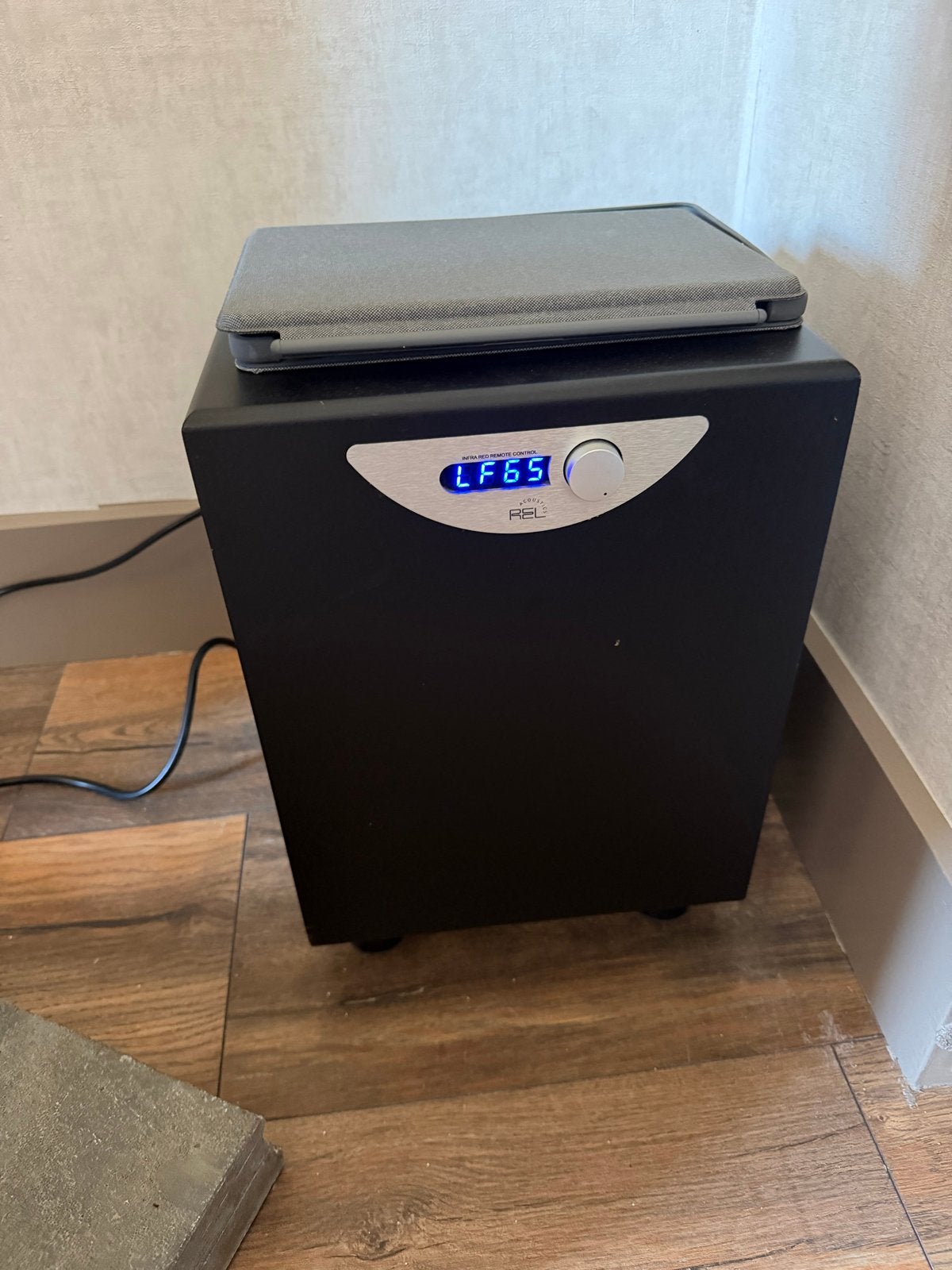 2 stuks REL Stampede Subwoofer met afstandsbediening 2 stuks, Audio, Tv en Foto, Luidsprekers, Overige merken, Subwoofer, Ophalen of Verzenden