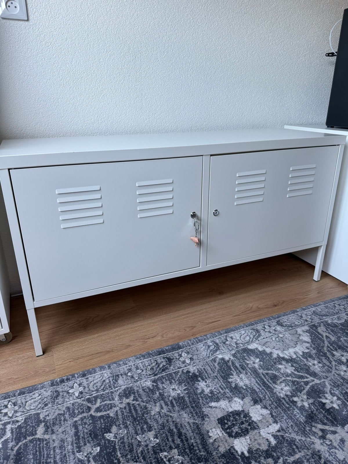 IKEA PS Kast - metalen kast met sleutel, Ophalen, Zo goed als nieuw