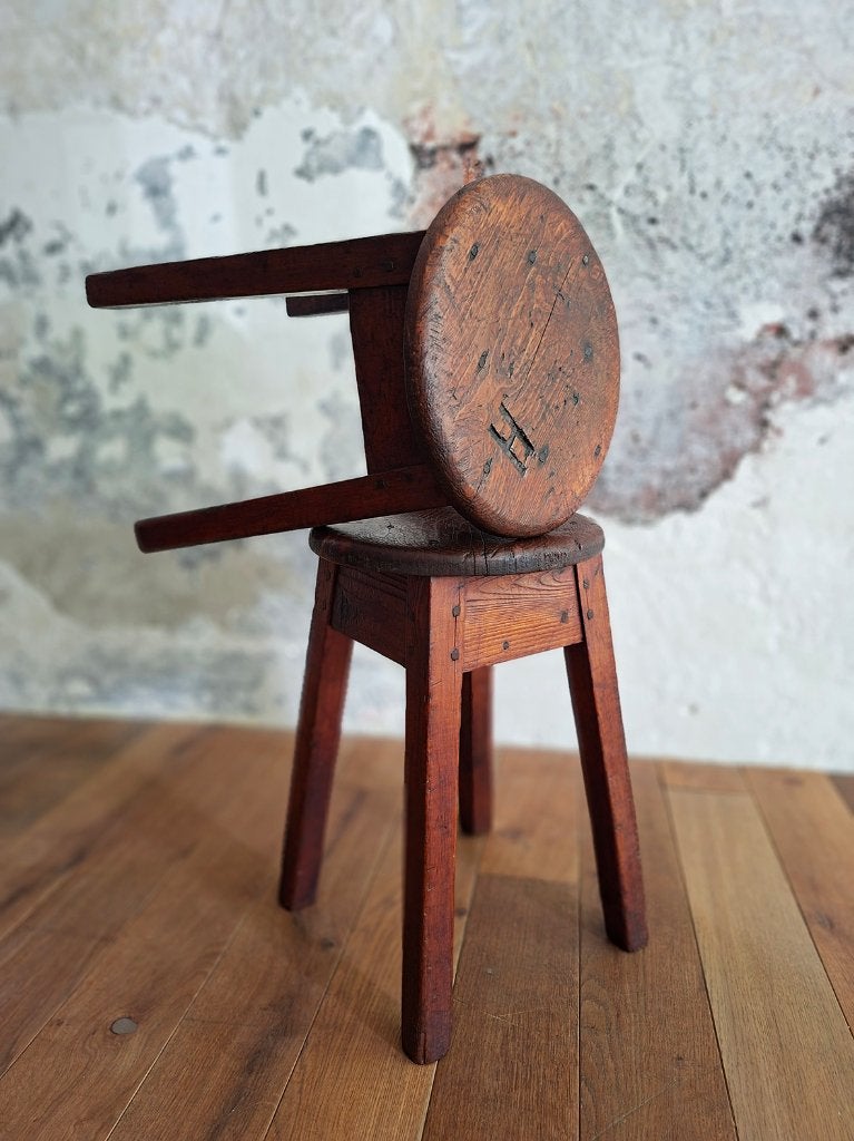 Twee Franse houten krukjes, tabourets de ferme, 19e eeuw, Ophalen, Gebruikt, Hout