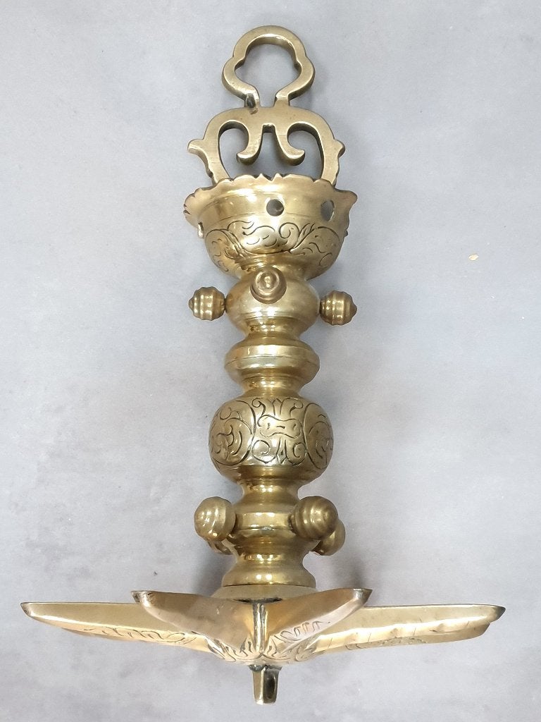 Zware geciselleerde 8-armige messing sabbatlamp met haal, Verzenden