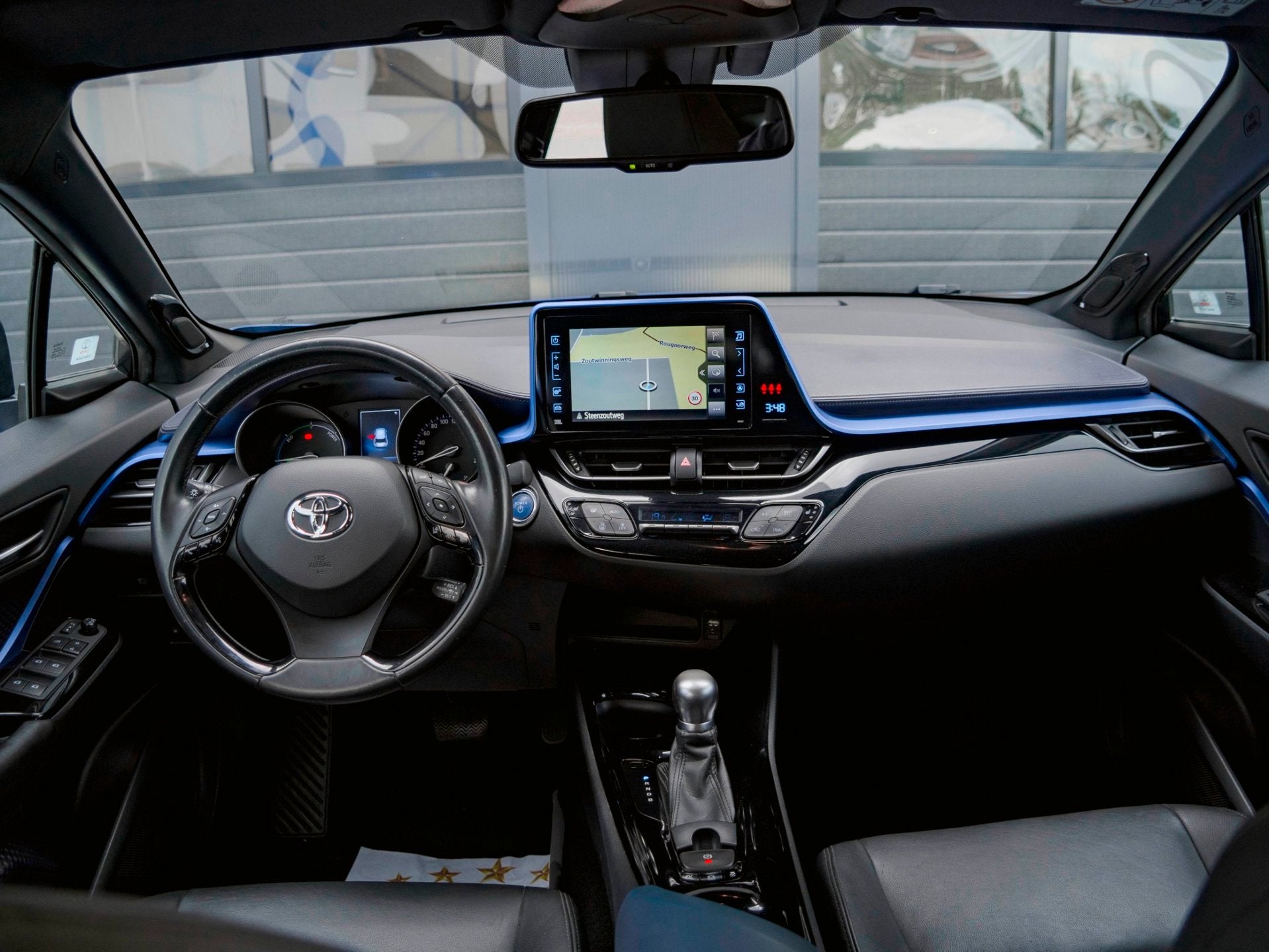 Toyota C-HR 1.8 Hybrid Bi-Tone | CAMERA | JBL | STOELVERWARM, Auto's, Toyota, Euro 6, 4 cilinders, Met garantie (alle), Blauw