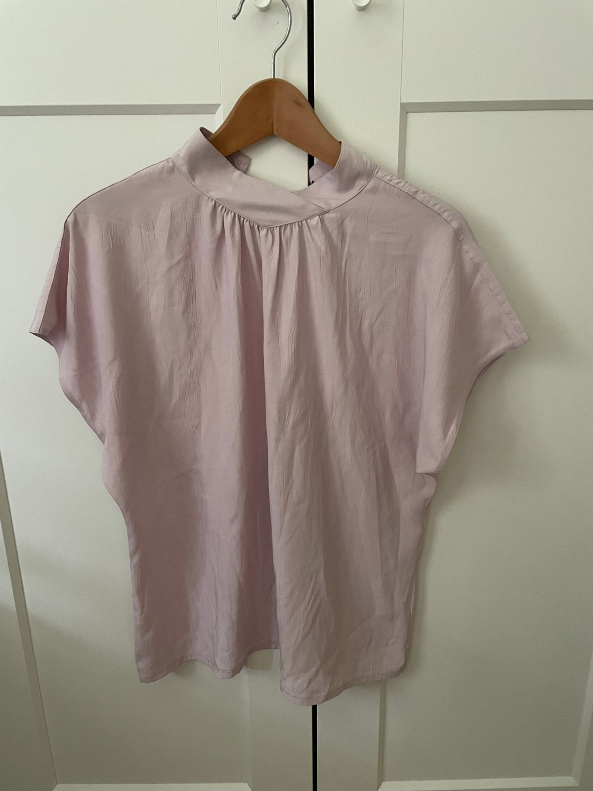 Roze blouse met korte mouwen en opstaande kraag - Maat M, Maat 38/40 (M), Paars, Ophalen of Verzenden, Zo goed als nieuw