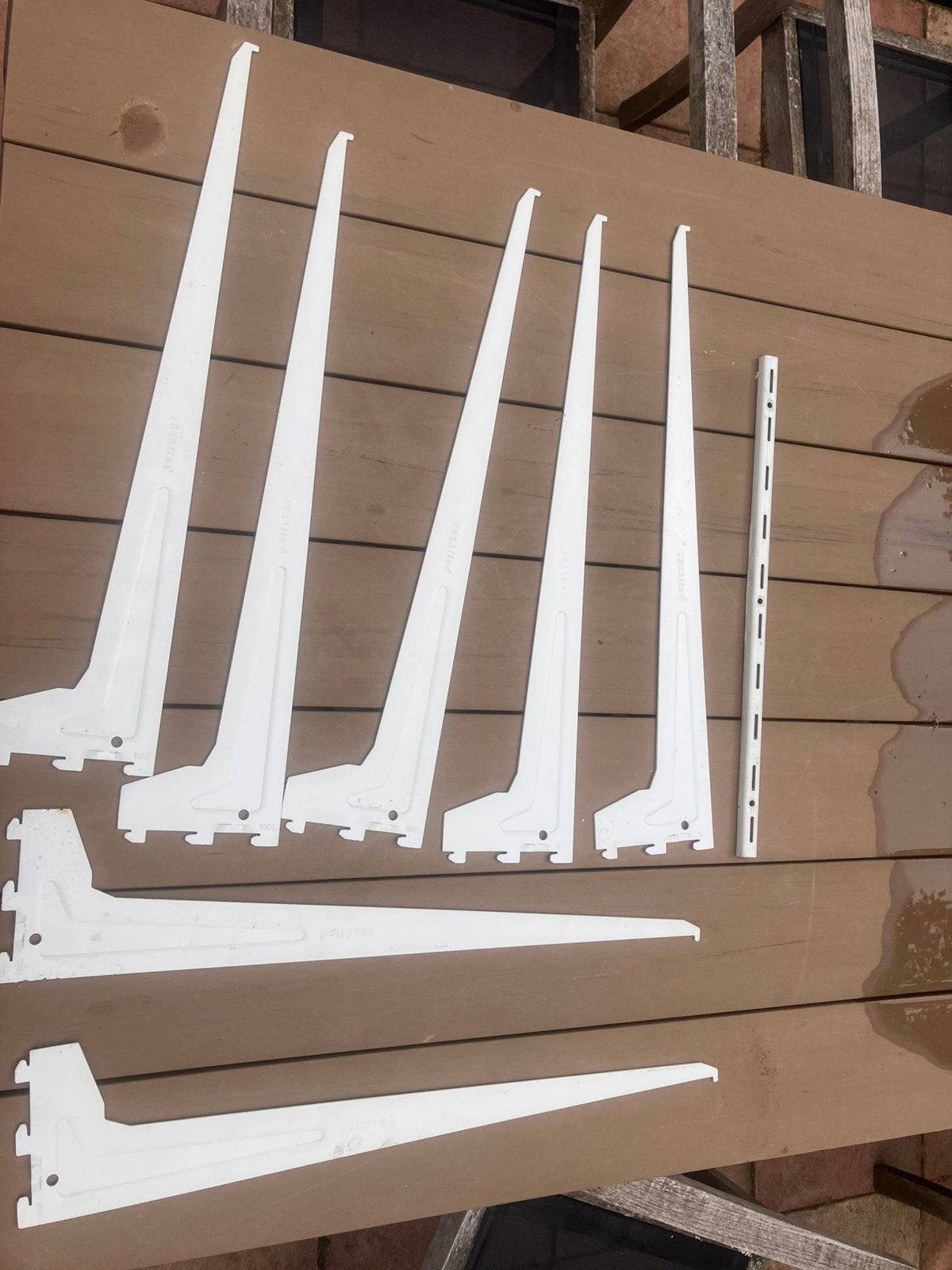 Witte plankdragers en rails voor wandplanken, Ophalen, Gebruikt