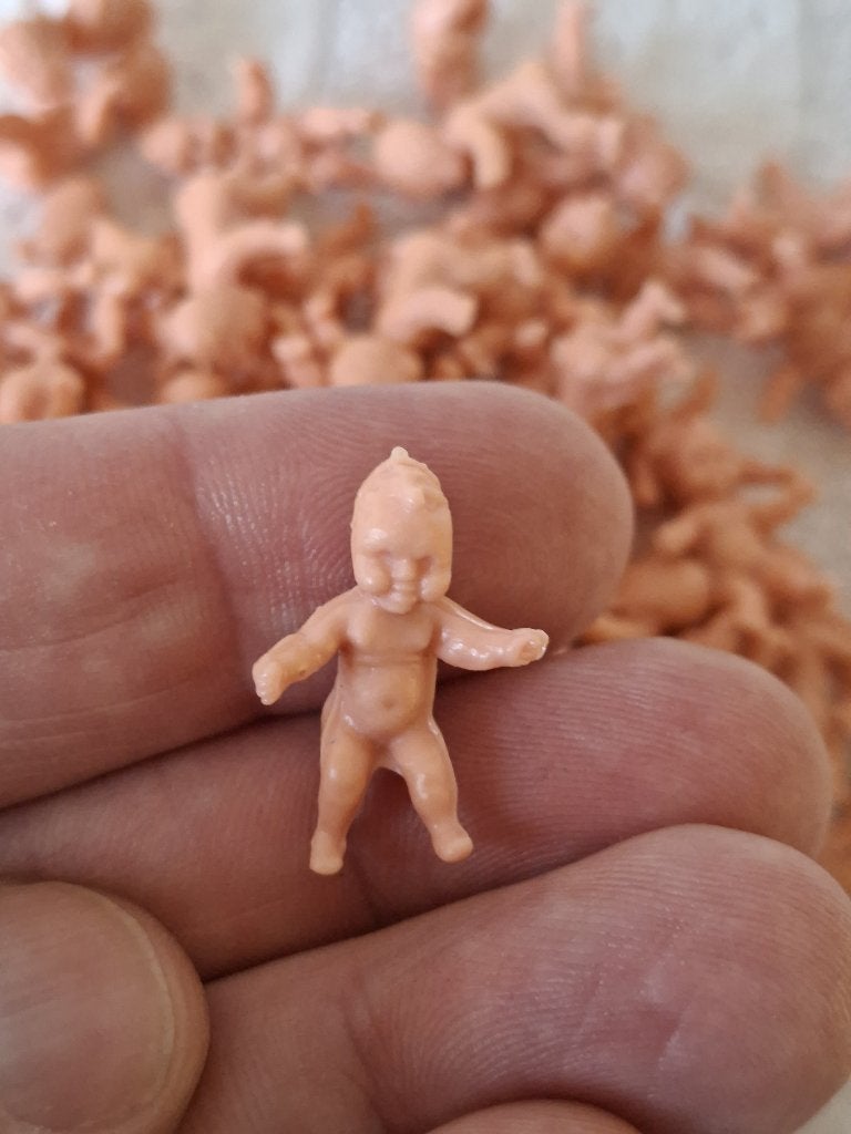 Rubber baby blank poppetje 1:24 poppenhuis 2x2x1.5cm, Verzamelen, Ophalen of Verzenden, Nieuw, Popje