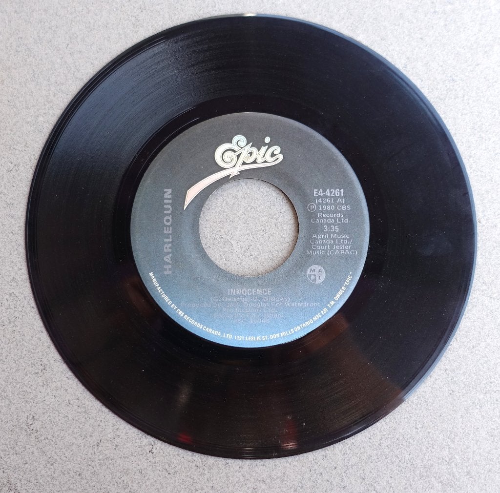 Harlequin - Innocence / Love on the Rocks (7 inch vinyl), Gebruikt, 7 inch, Ophalen of Verzenden, Pop
