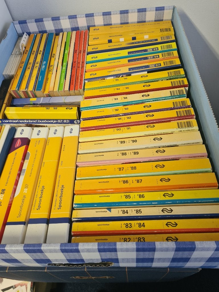 Spoorboekjes en meer, Ophalen, Zo goed als nieuw, Trein, Boek of Tijdschrift