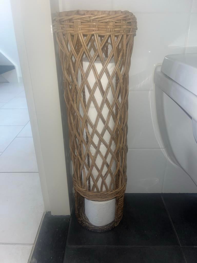 Rotan toiletrolhouder om neer te zetten of op te hangen, Ophalen of Verzenden, Zo goed als nieuw, Rond, Riet