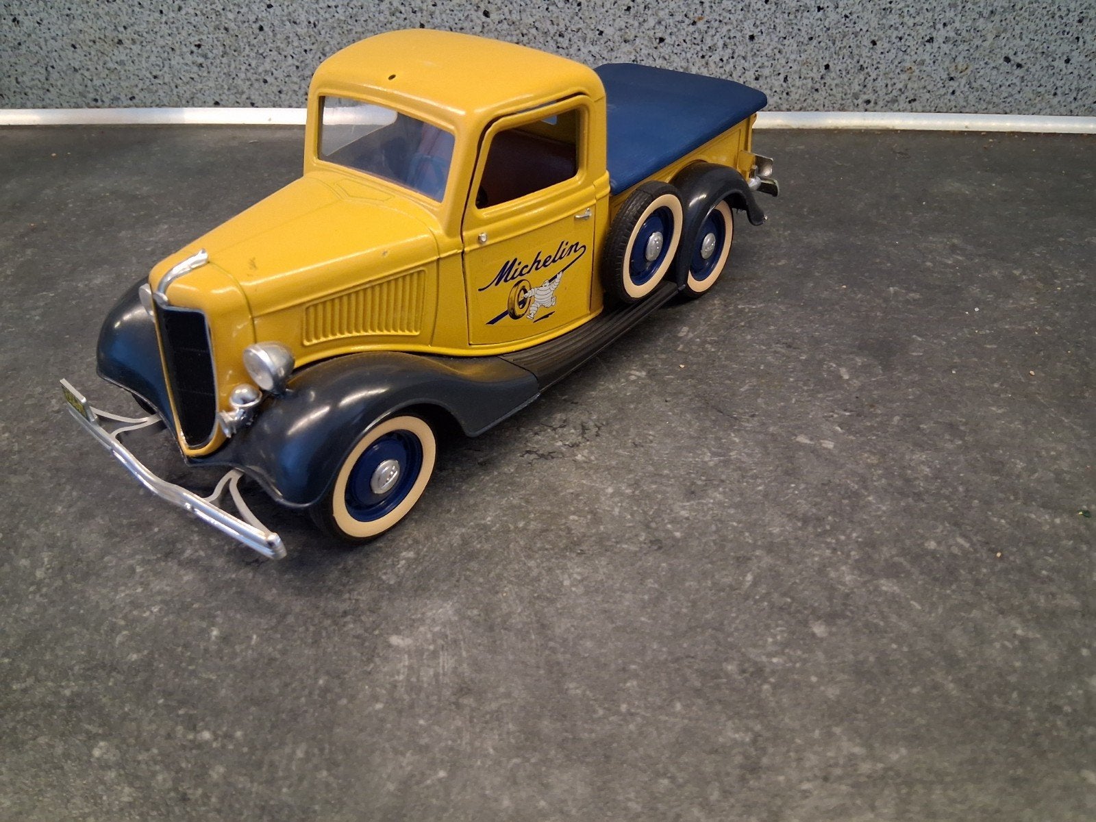 Solido v8 Michelin Modelauto -  Pick-up Truck, Ophalen of Verzenden, Zo goed als nieuw, Solido