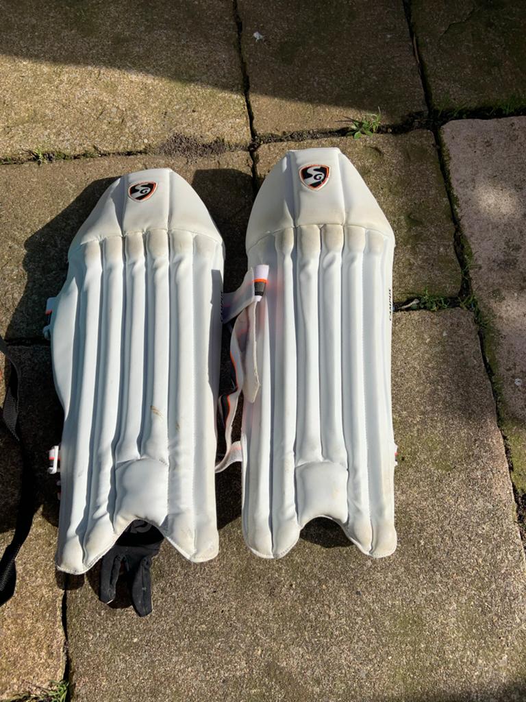 Cricket pads for age (12-15 years ), Ophalen of Verzenden, Zo goed als nieuw