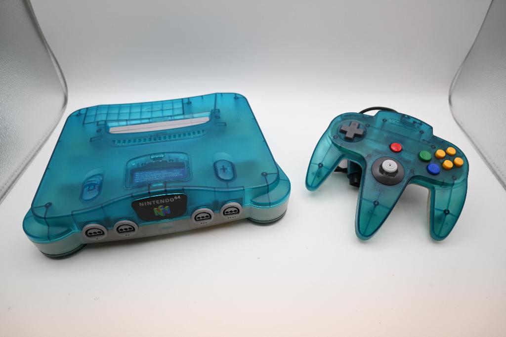Nintendo 64 Aqua Blue + Controller, Spelcomputers en Games, Spelcomputers | Nintendo 64, Gebruikt, Met 1 controller, Ophalen of Verzenden