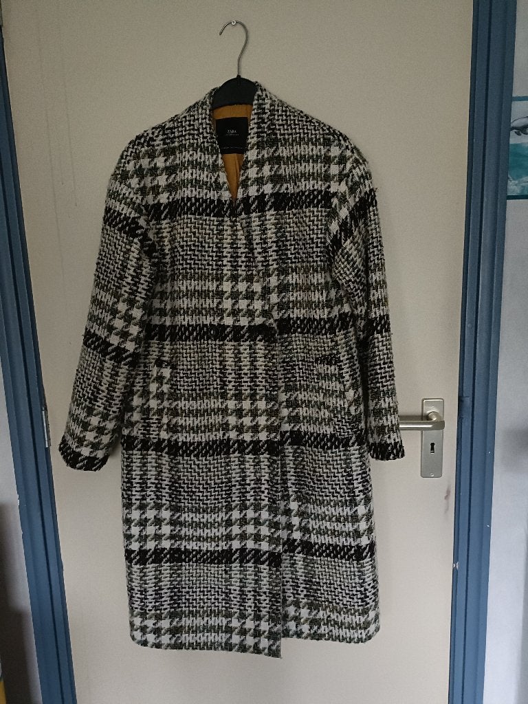 Een driekwart geruite stoffen winter-jas zonder kraag., Kleding | Dames, Jassen | Winter, Meerkleurig, Zara., Ophalen of Verzenden