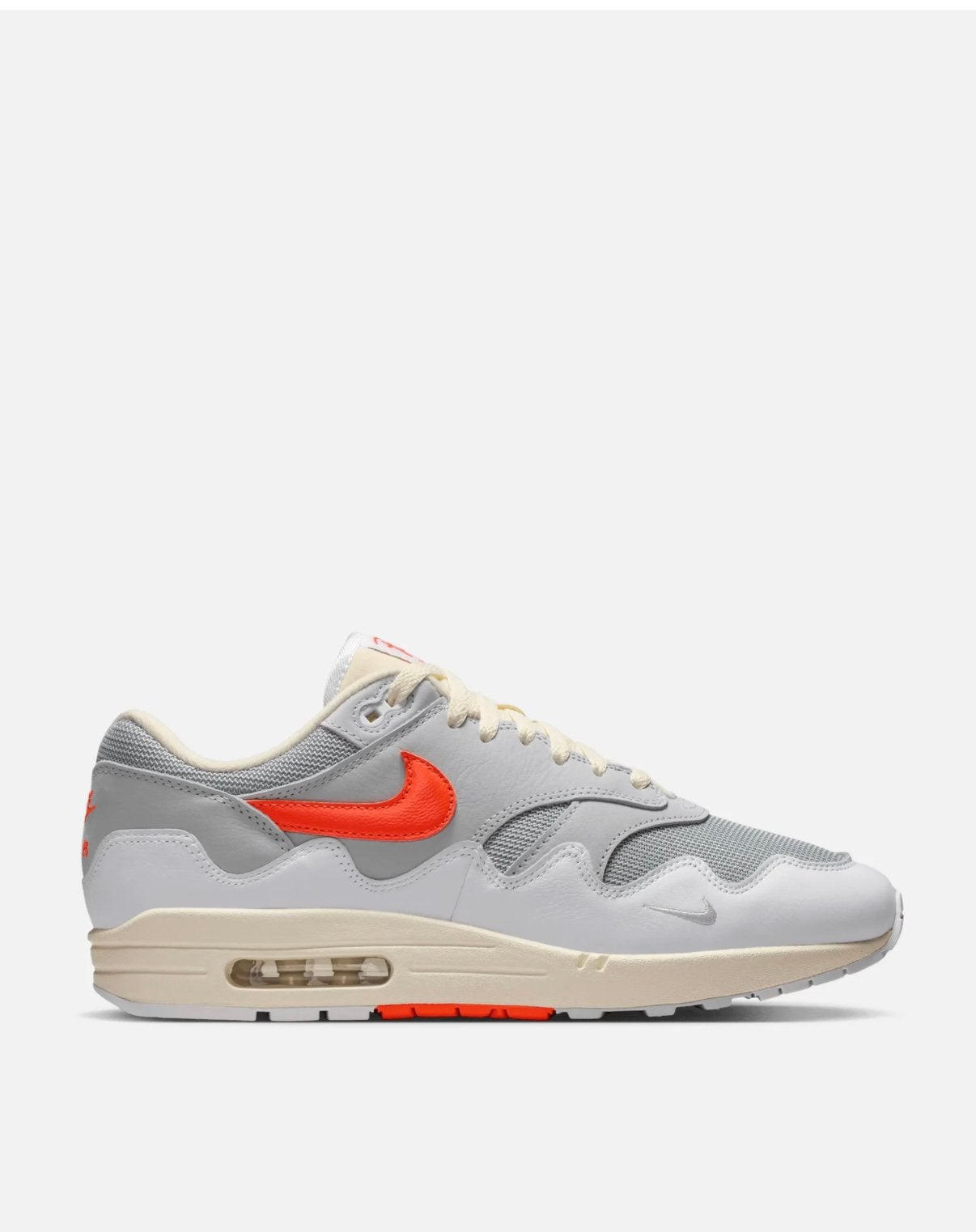 Patta X Nike Air Max 1 'White/Hyper Crimson', Kleding | Heren, Schoenen, Nieuw, Sneakers of Gympen, Wit, Ophalen of Verzenden