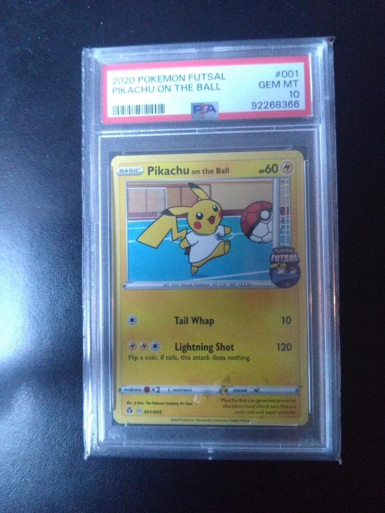PSA 10 Pikachu on the Ball Futsal Promo #001, Hobby en Vrije tijd, Verzamelkaartspellen | Pokémon, Ophalen of Verzenden, Nieuw