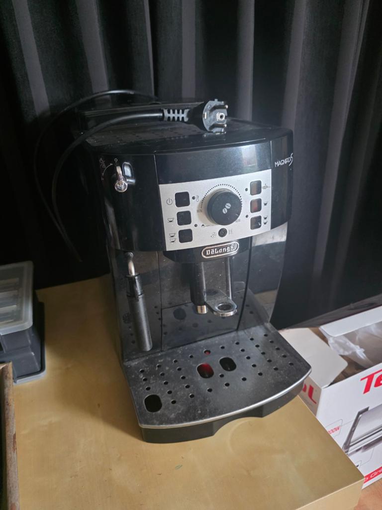 DeLonghi Magnifica S ECAM 22.110.B Espressoapparaat, Ophalen, Gebruikt, Espresso apparaat, 10 kopjes of meer