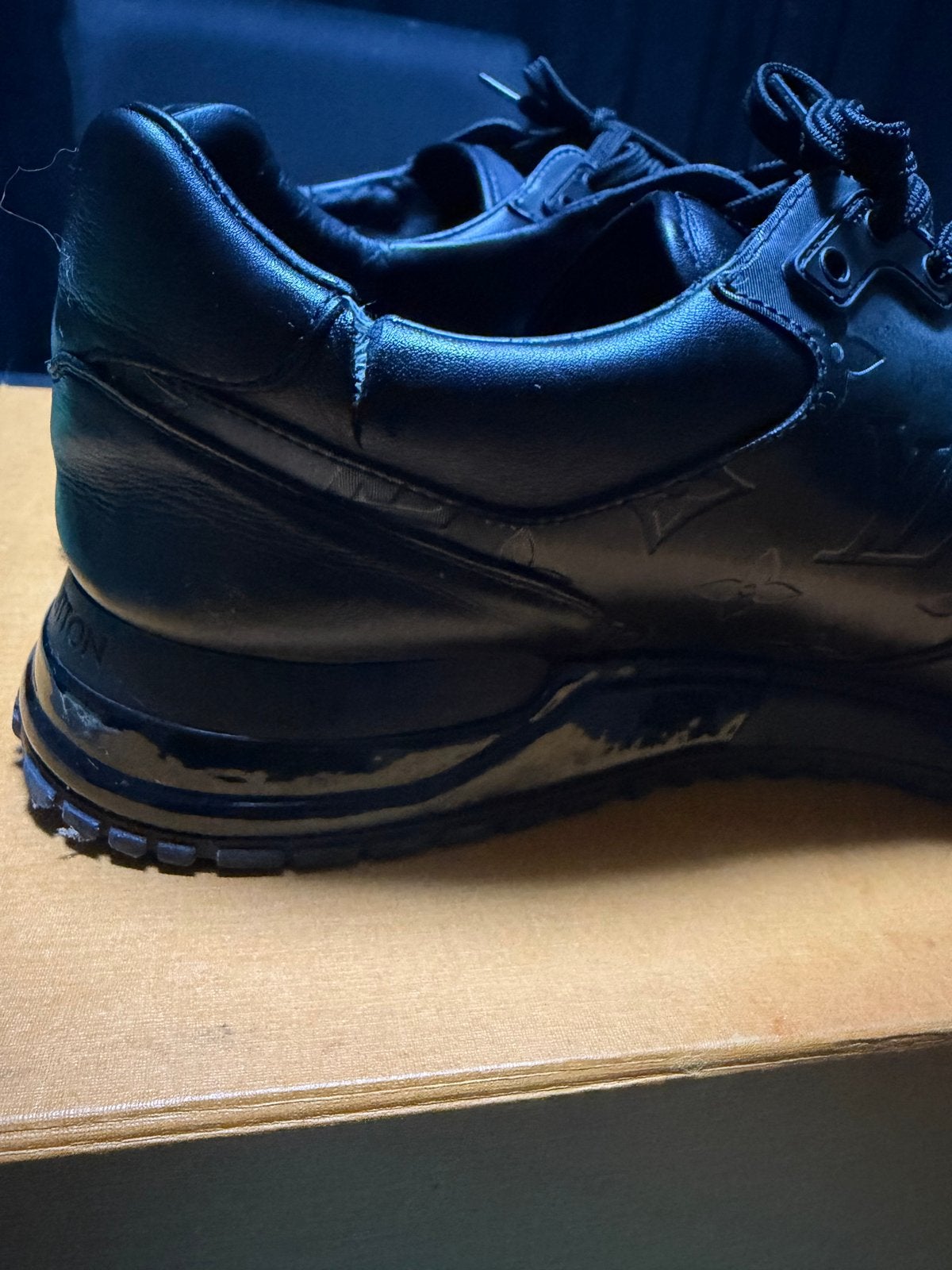 Louis Vuitton Run Away Trainers - Zwart - Maat 45, Ophalen of Verzenden, Gedragen, Zwart, Sneakers of Gympen