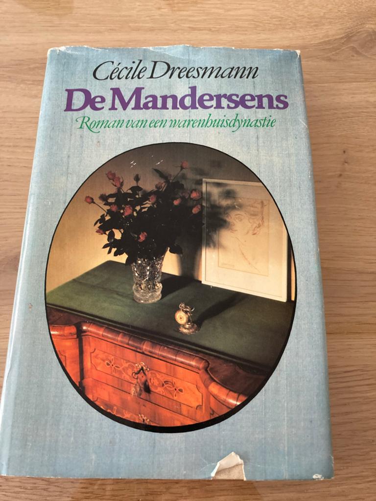 De Mandersens - Roman van een warenhuisdynastie, Ophalen of Verzenden, Gelezen, Nederland