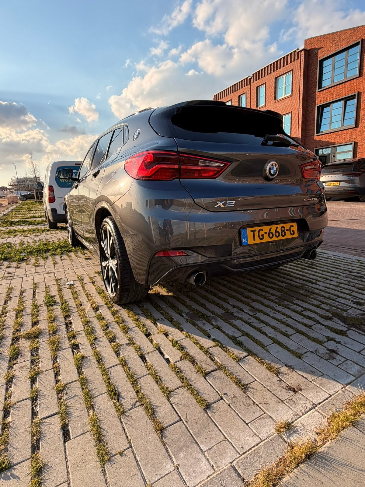 BMW X2 Sdrive20i 192pk Aut 2018 Grijs, Auto's, 1998 cc, X2, 1800 kg, 1435 kg