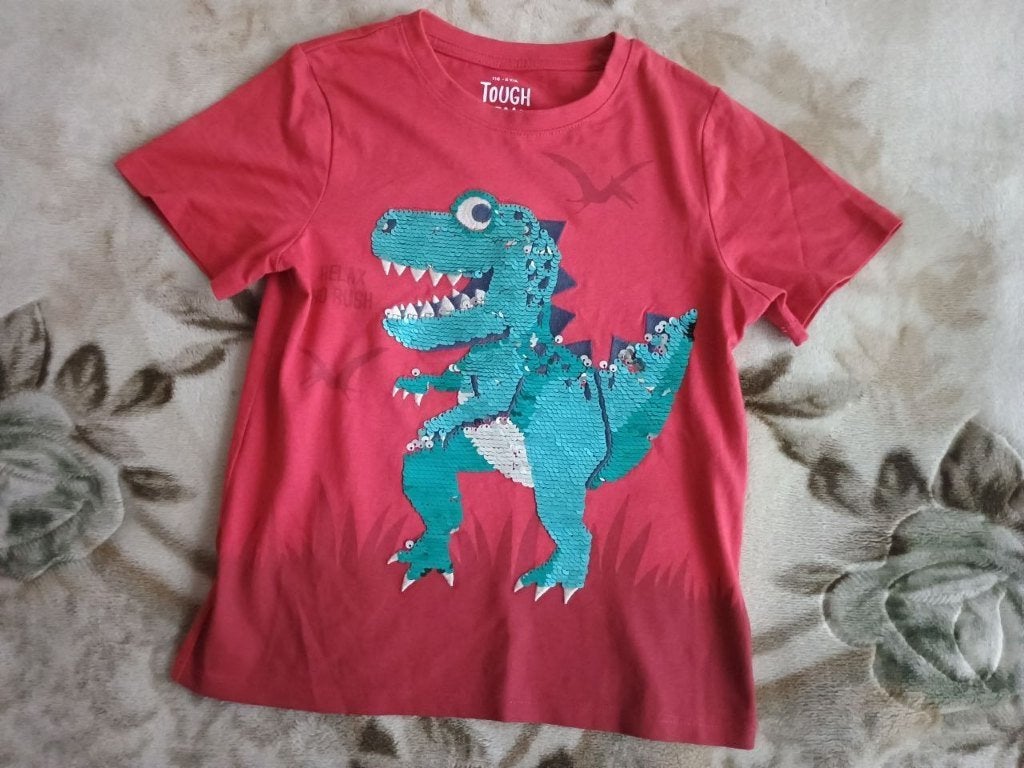 Rode C&A T-shirt met draak en pailletten, maat 116, Gebruikt, C&A, Ophalen of Verzenden, Shirt of Longsleeve