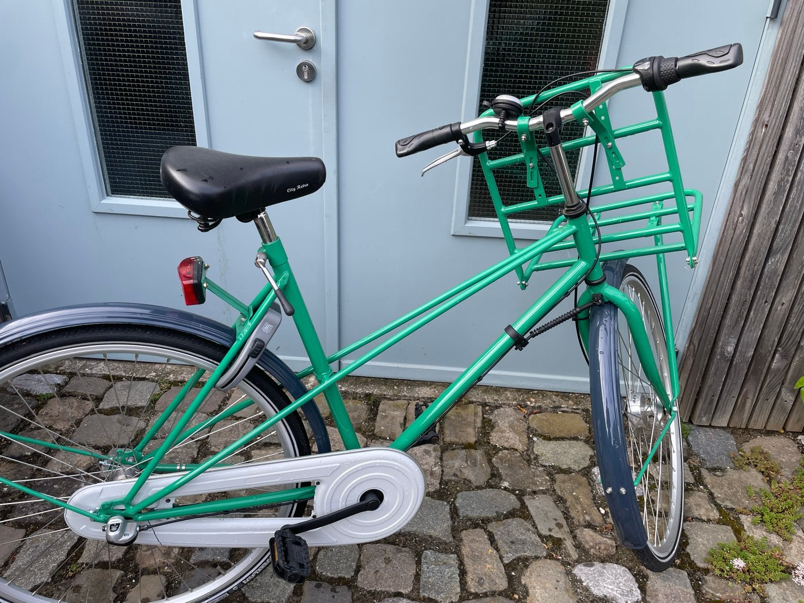 Groene transportfiets met voordrager, Fietsen en Brommers, Terugtraprem, Versnellingen, Zo goed als nieuw, 50 tot 53 cm