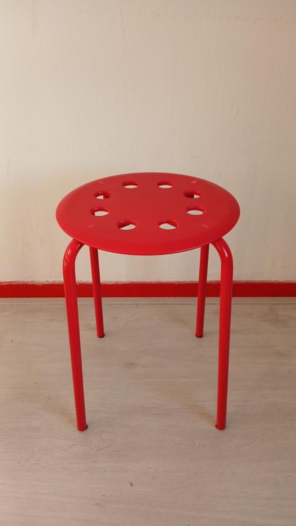 Rode IKEA Marius kruk - Zo goed als nieuw, Ophalen, Zo goed als nieuw